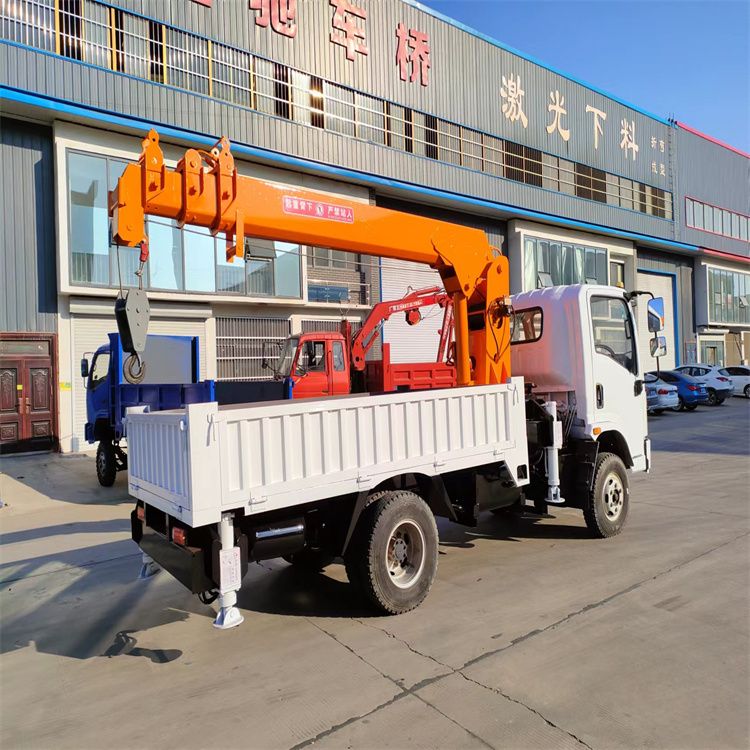 涞源县三轮随车吊定制 农用改装机自备吊中瑞长期出售